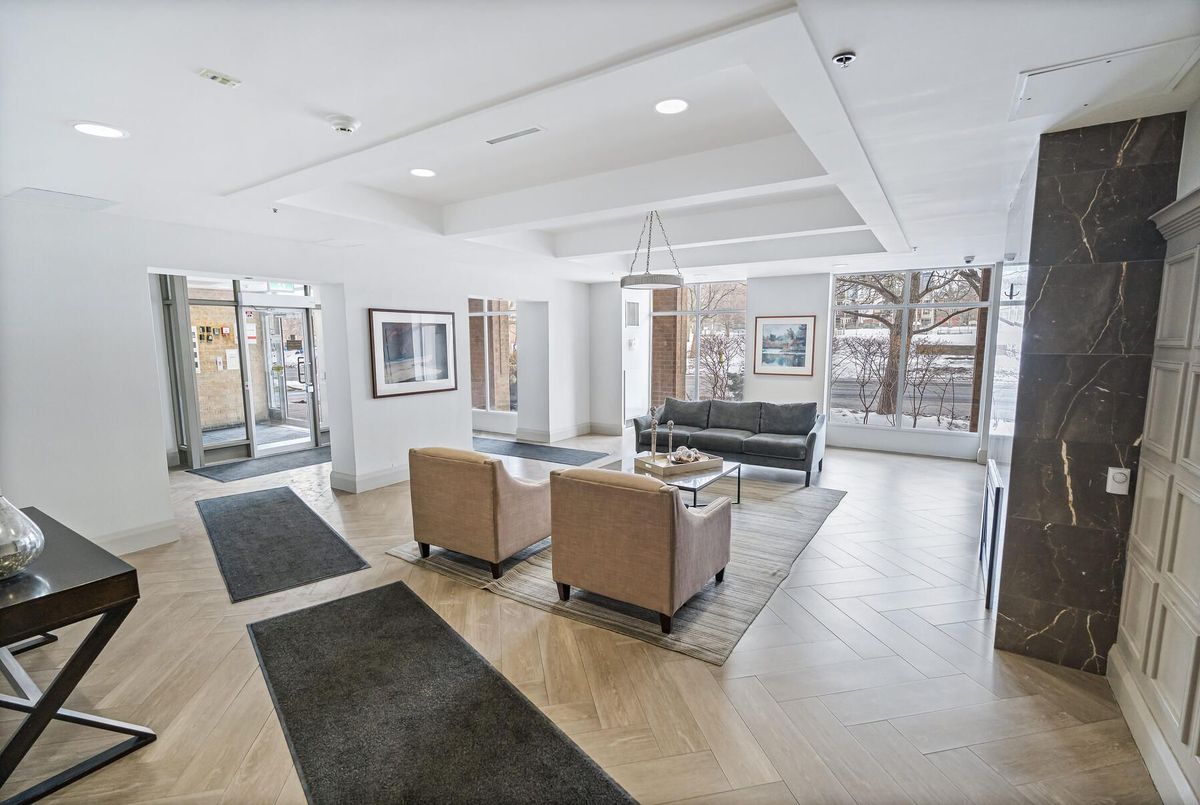 245 Davisville Avenue Toronto 245 Davisville Avenue Toronto