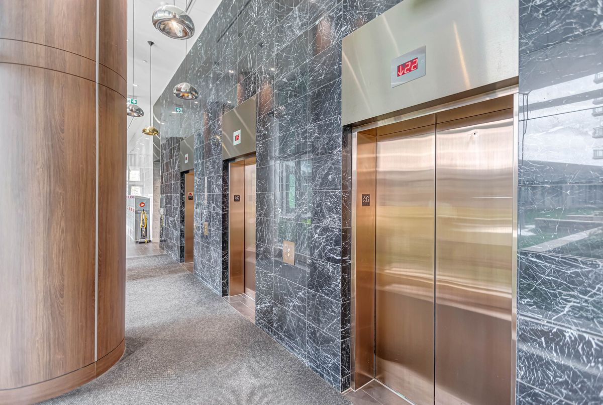 115 McMahon Drive Toronto 115 McMahon Drive Toronto