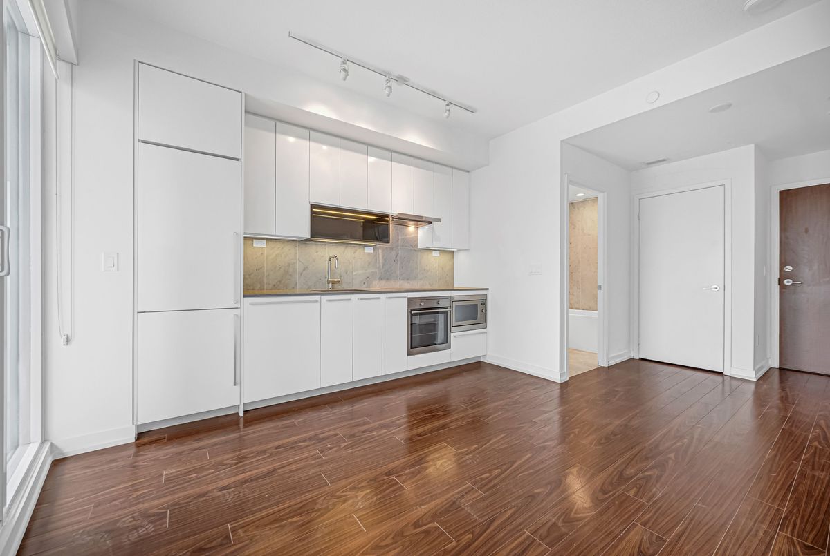 115 McMahon Drive Toronto 115 McMahon Drive Toronto