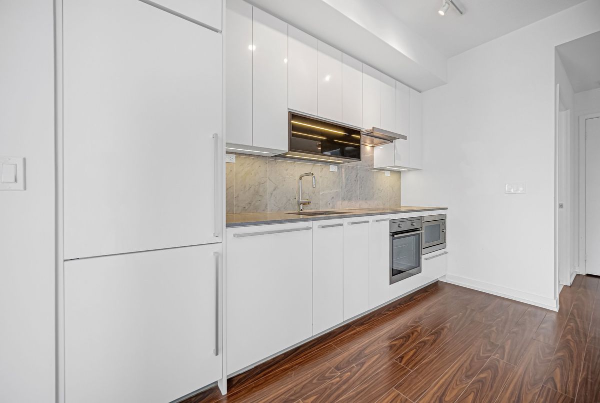 115 McMahon Drive Toronto 115 McMahon Drive Toronto