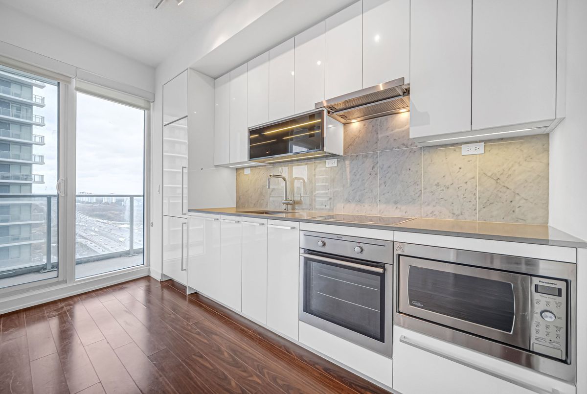 115 McMahon Drive Toronto 115 McMahon Drive Toronto