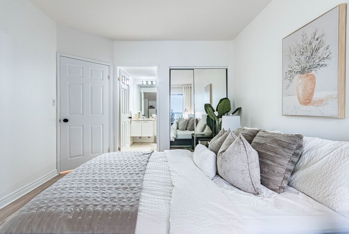 55 Bloor Street E Toronto 55 Bloor Street E Toronto