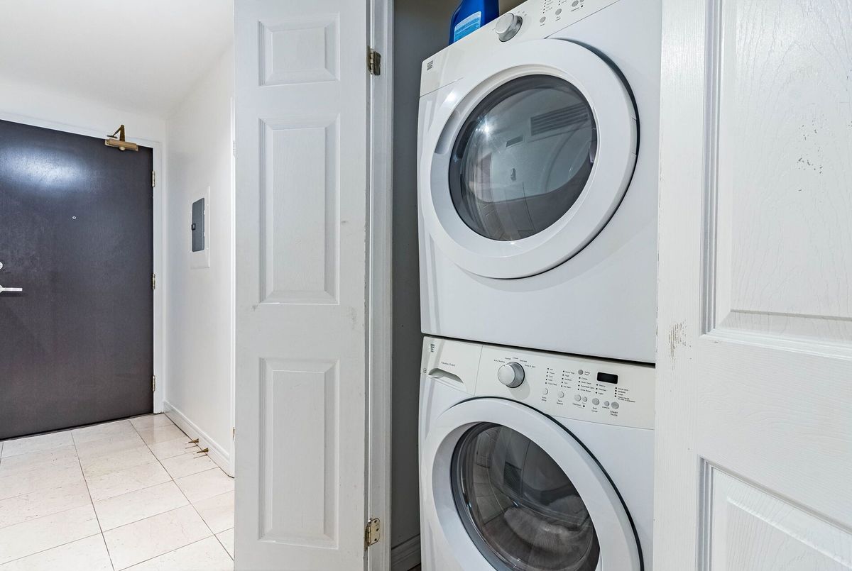 55 Bloor Street E Toronto 55 Bloor Street E Toronto