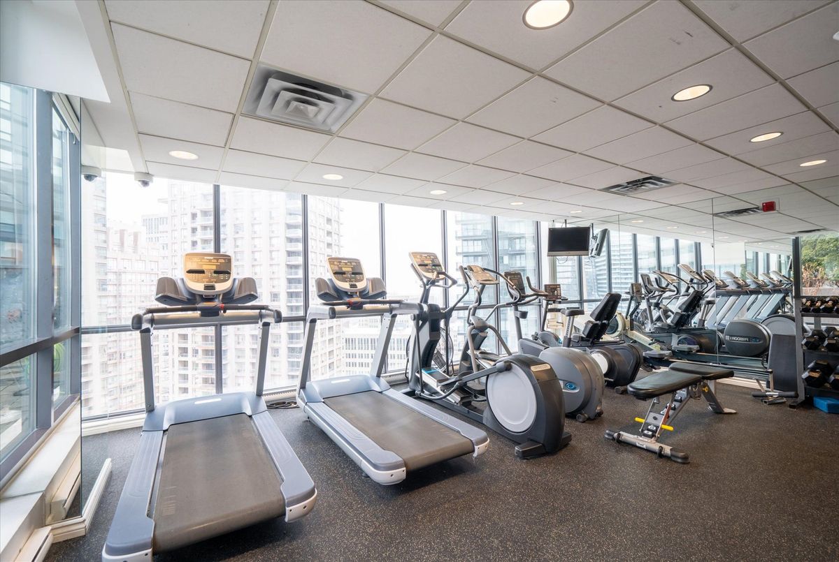 24 Wellesley Street W Toronto 24 Wellesley Street W Toronto