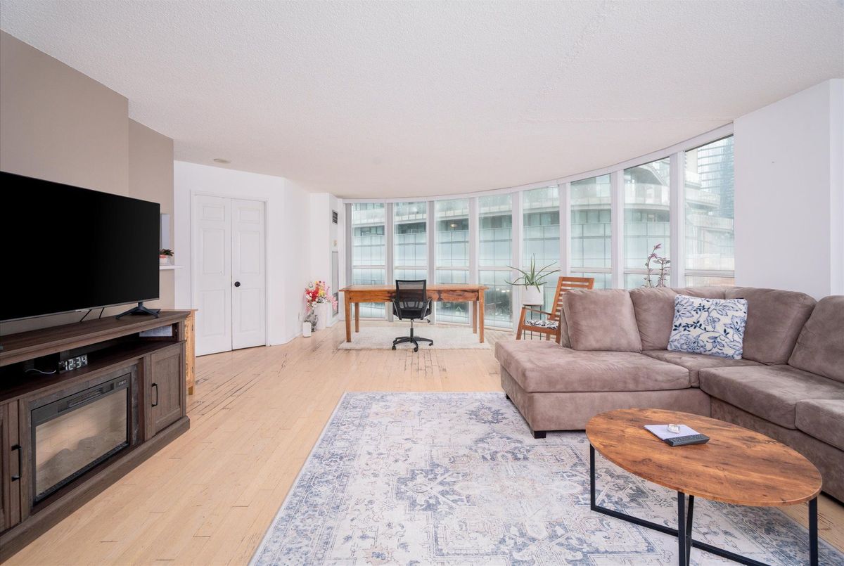 24 Wellesley Street W Toronto 24 Wellesley Street W Toronto