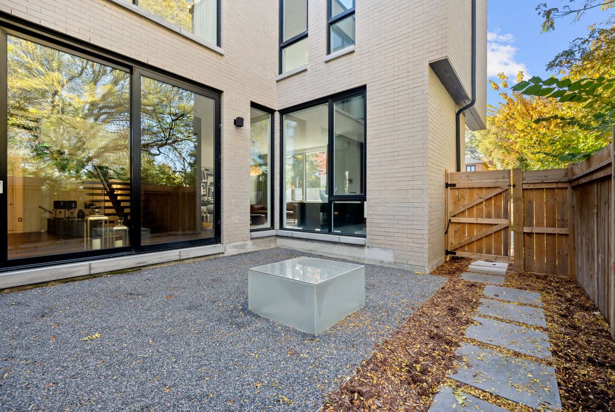 15 Fairmeadow Avenue Toronto 15 Fairmeadow Avenue Toronto