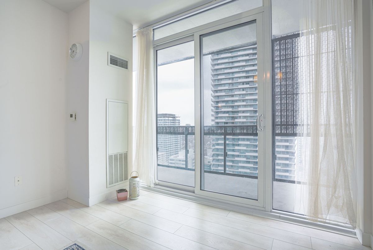 8 Eglinton Avenue E Toronto 8 Eglinton Avenue E Toronto