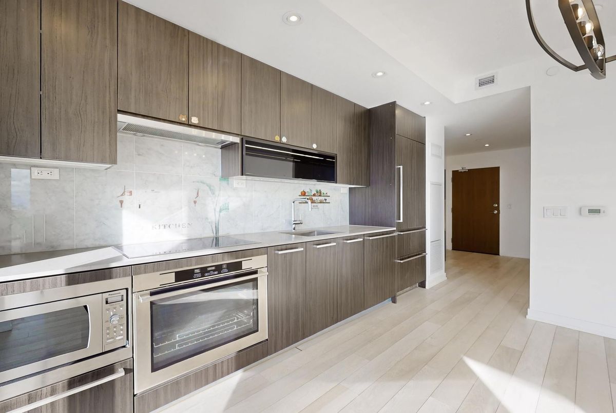 117 Mcmahon Drive Toronto 117 Mcmahon Drive Toronto