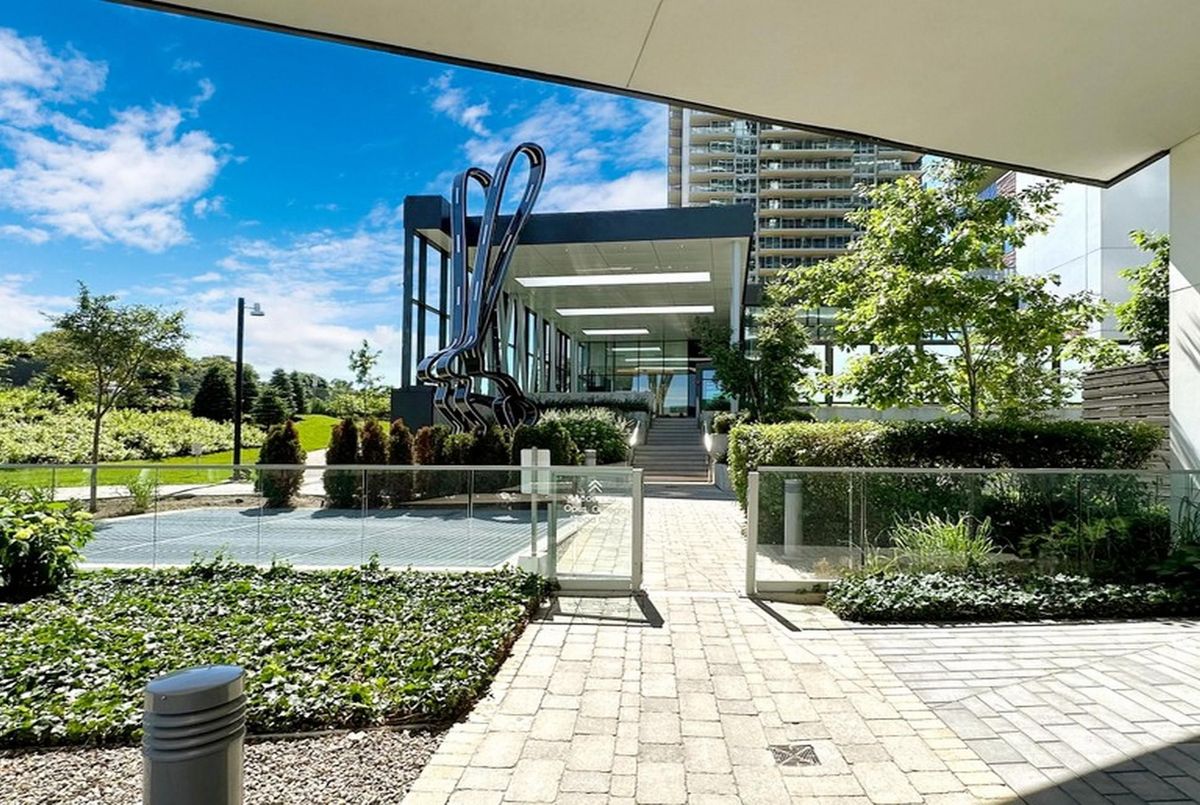 117 Mcmahon Drive Toronto 117 Mcmahon Drive Toronto