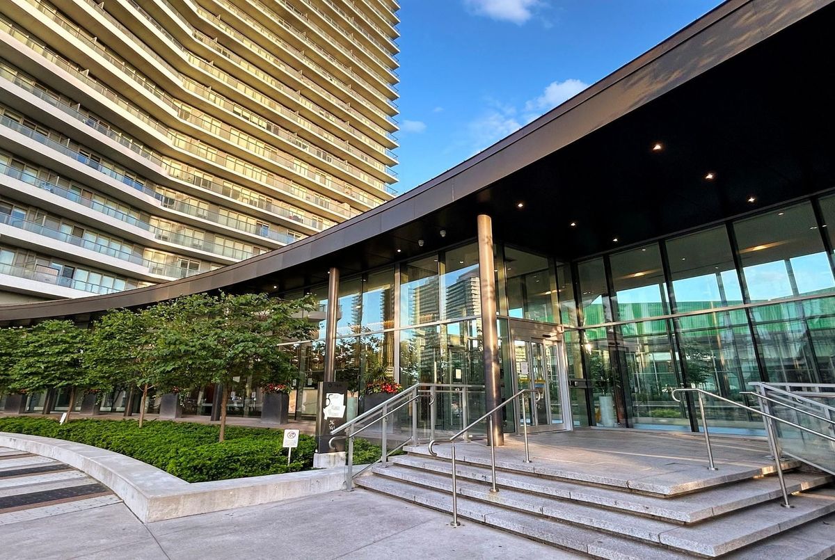 117 Mcmahon Drive Toronto 117 Mcmahon Drive Toronto