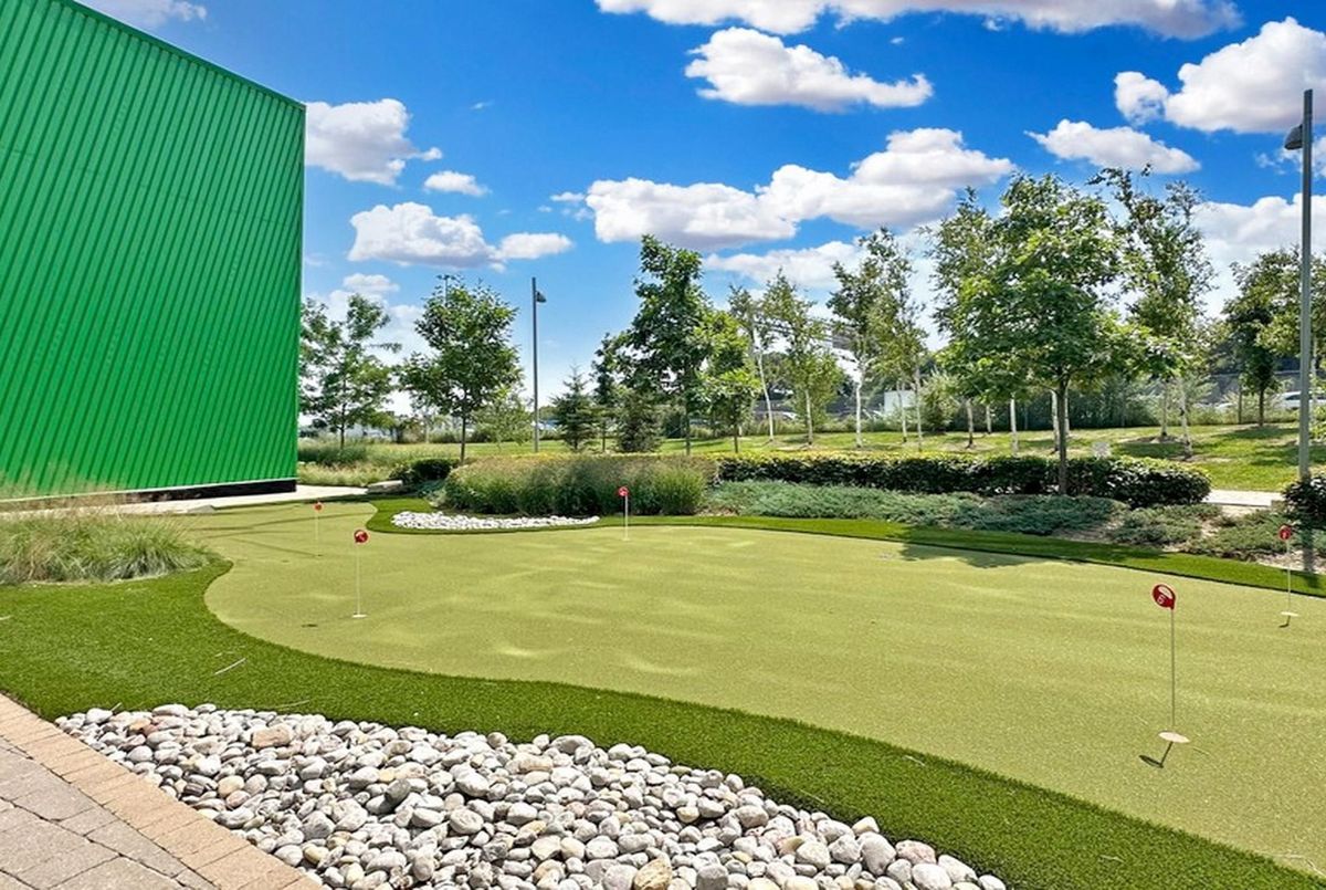 117 Mcmahon Drive Toronto 117 Mcmahon Drive Toronto