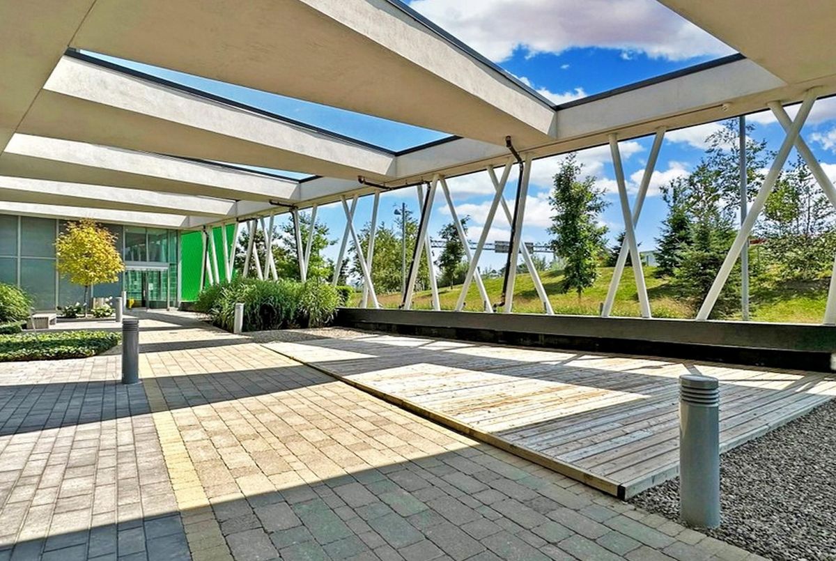 117 Mcmahon Drive Toronto 117 Mcmahon Drive Toronto