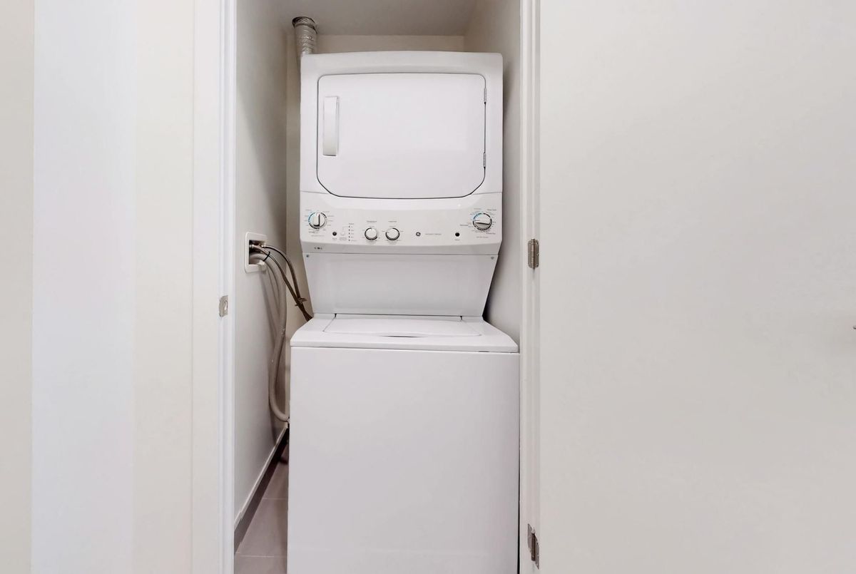 2221 Yonge Street Toronto 2221 Yonge Street Toronto