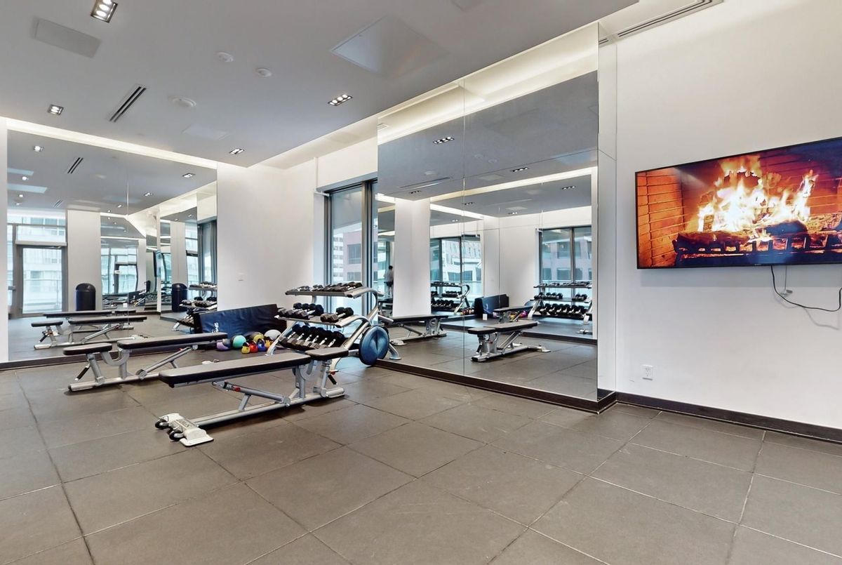 2221 Yonge Street Toronto 2221 Yonge Street Toronto