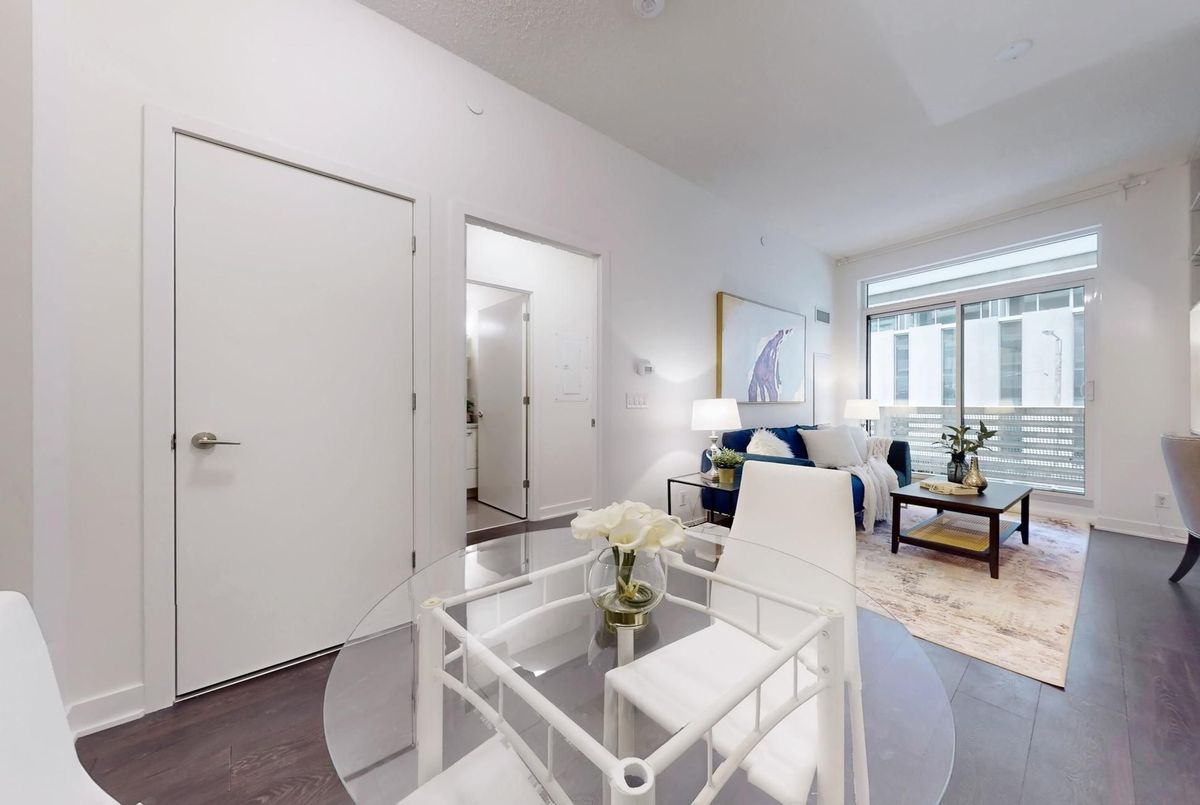 2221 Yonge Street Toronto 2221 Yonge Street Toronto