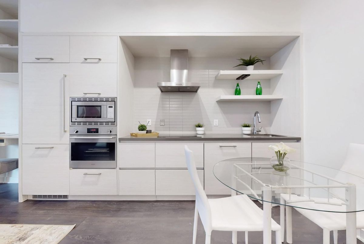 2221 Yonge Street Toronto 2221 Yonge Street Toronto