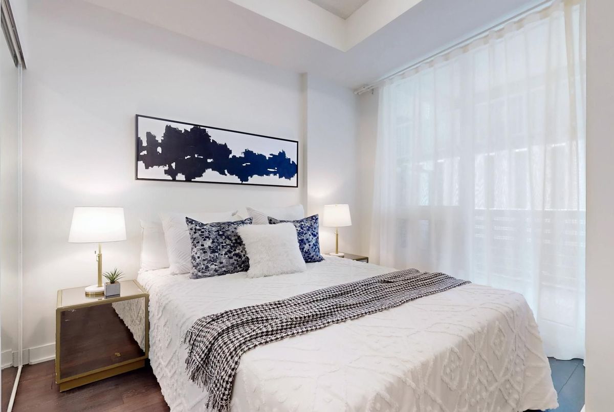 2221 Yonge Street Toronto 2221 Yonge Street Toronto