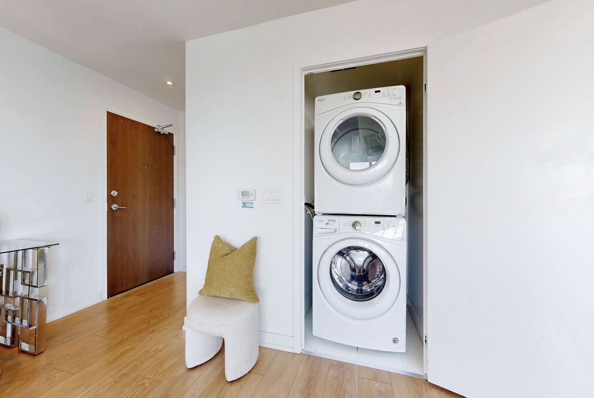 117 Mcmahon Drive Toronto 117 Mcmahon Drive Toronto