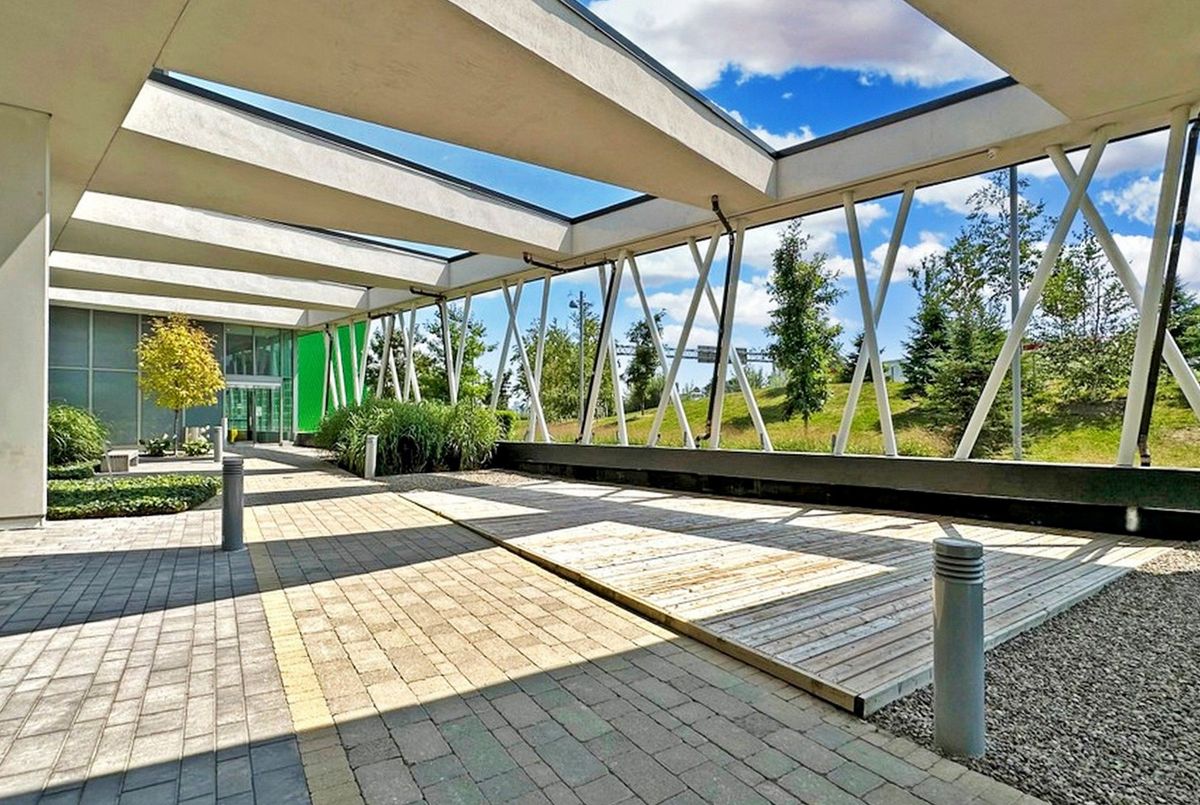 117 Mcmahon Drive Toronto 117 Mcmahon Drive Toronto