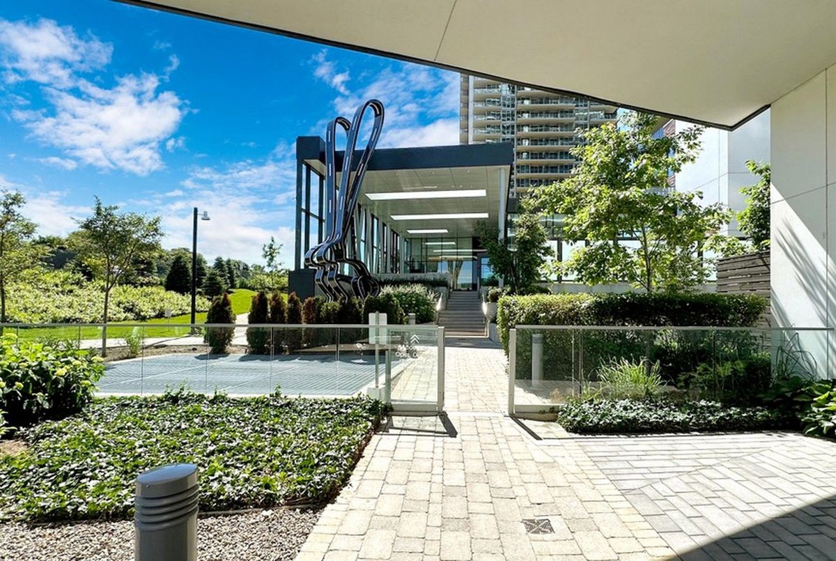 117 Mcmahon Drive Toronto 117 Mcmahon Drive Toronto