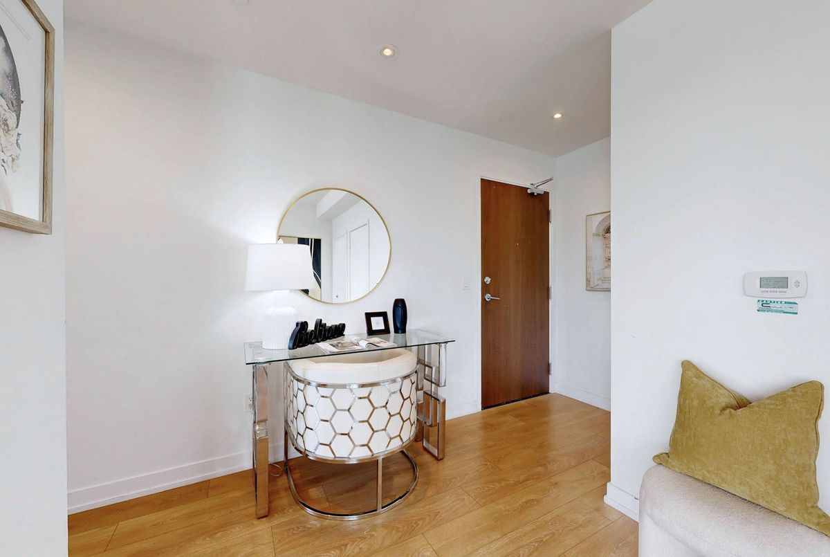 117 Mcmahon Drive Toronto 117 Mcmahon Drive Toronto