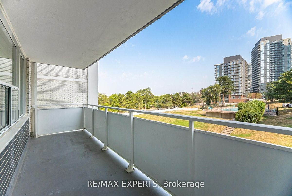 10 Parkway Forest Drive Toronto 10 Parkway Forest Drive Toronto