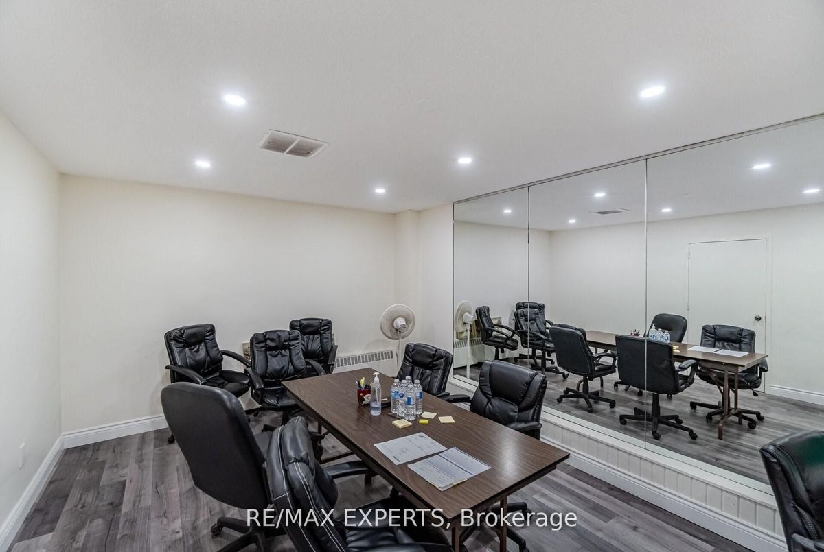 10 Parkway Forest Drive Toronto 10 Parkway Forest Drive Toronto