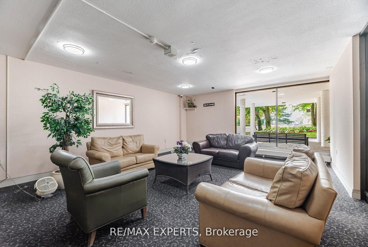 10 Parkway Forest Drive Toronto 10 Parkway Forest Drive Toronto