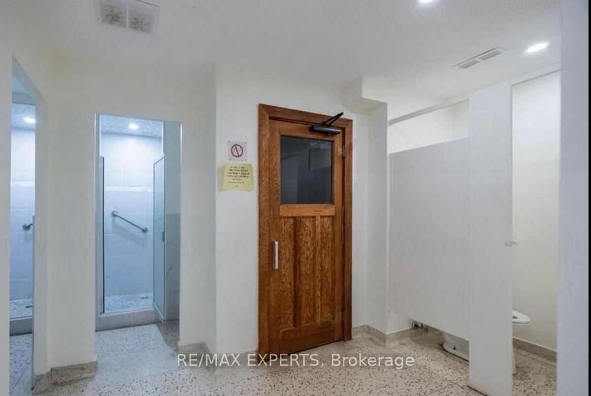 10 Parkway Forest Drive Toronto 10 Parkway Forest Drive Toronto