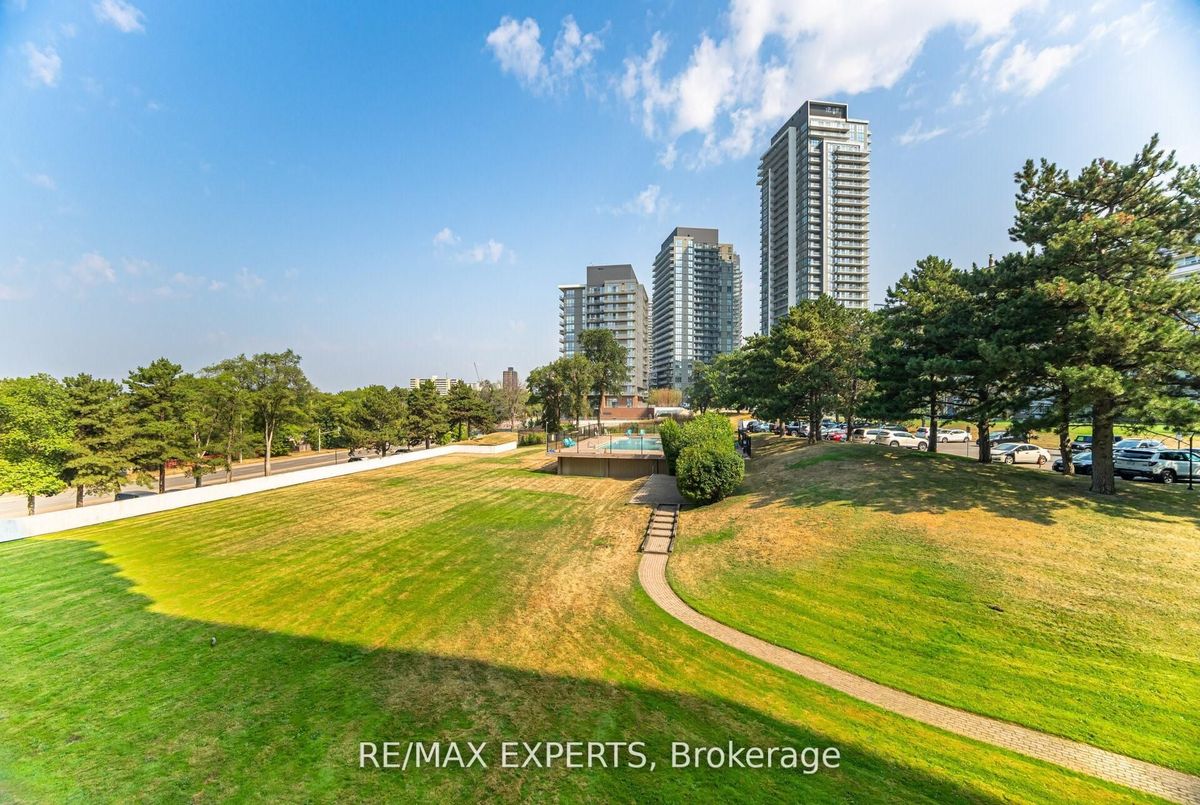 10 Parkway Forest Drive Toronto 10 Parkway Forest Drive Toronto