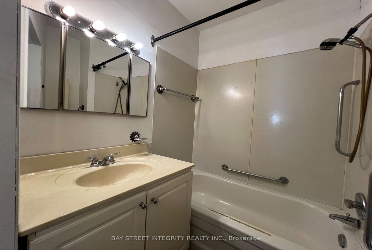 204 Greenfield Avenue Toronto 204 Greenfield Avenue Toronto