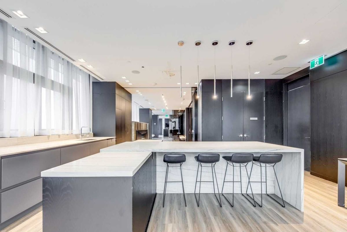 8 Eglinton Avenue E Toronto 8 Eglinton Avenue E Toronto