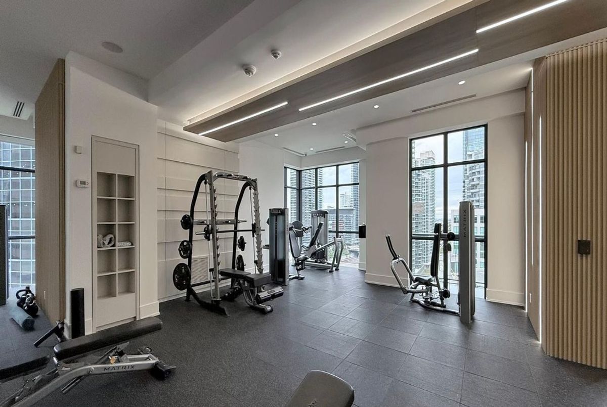 300 Front Street W Toronto 300 Front Street W Toronto