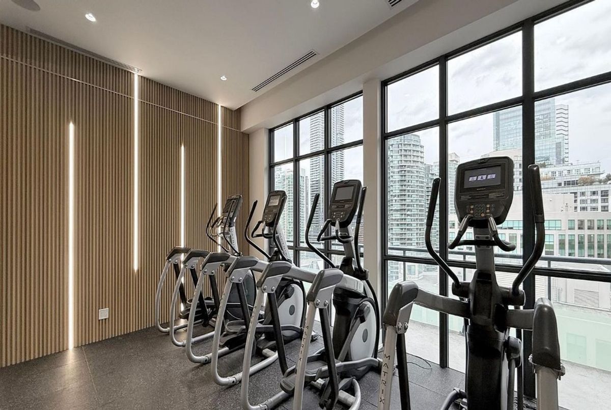 300 Front Street W Toronto 300 Front Street W Toronto