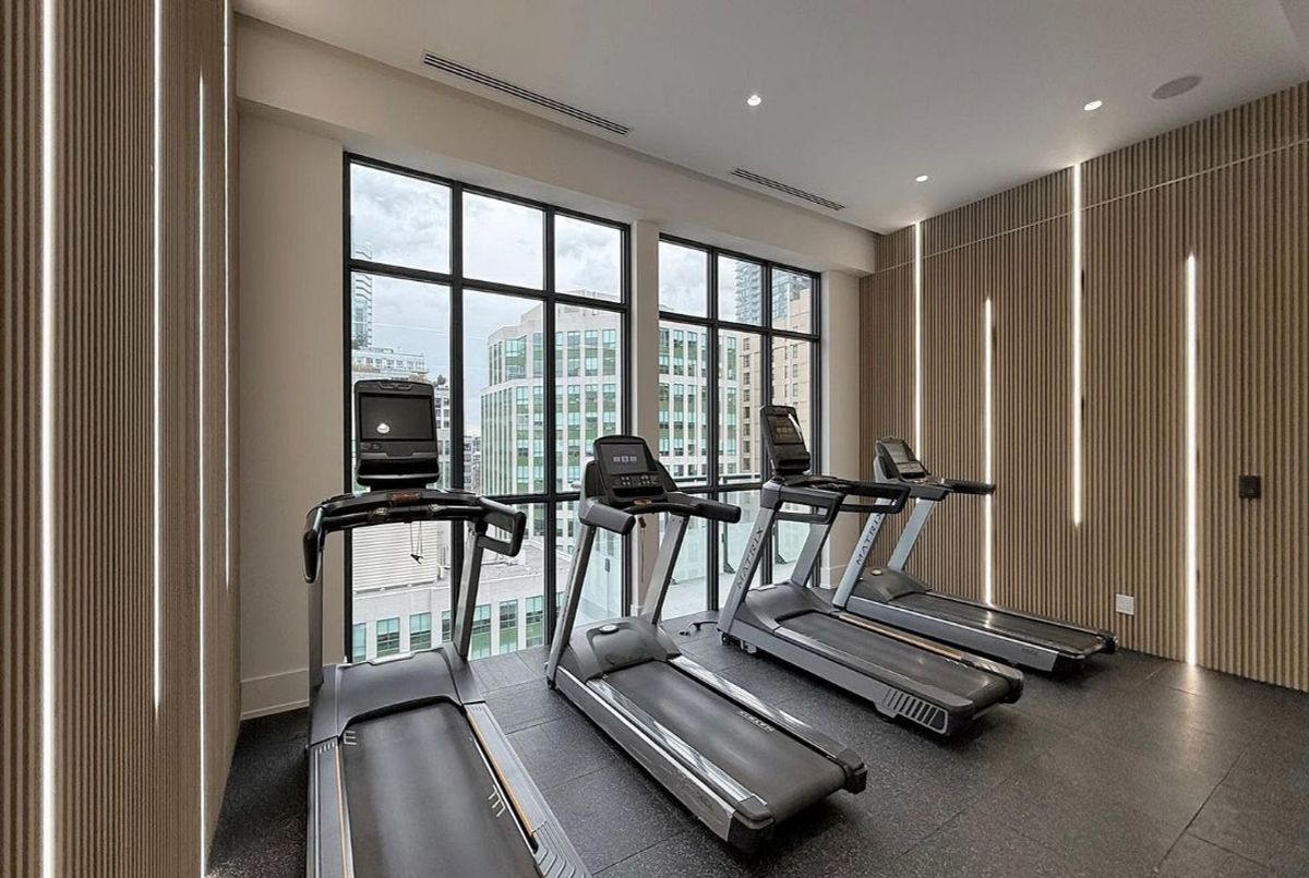 300 Front Street W Toronto 300 Front Street W Toronto