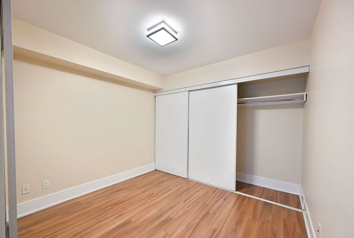 300 Front Street W Toronto 300 Front Street W Toronto