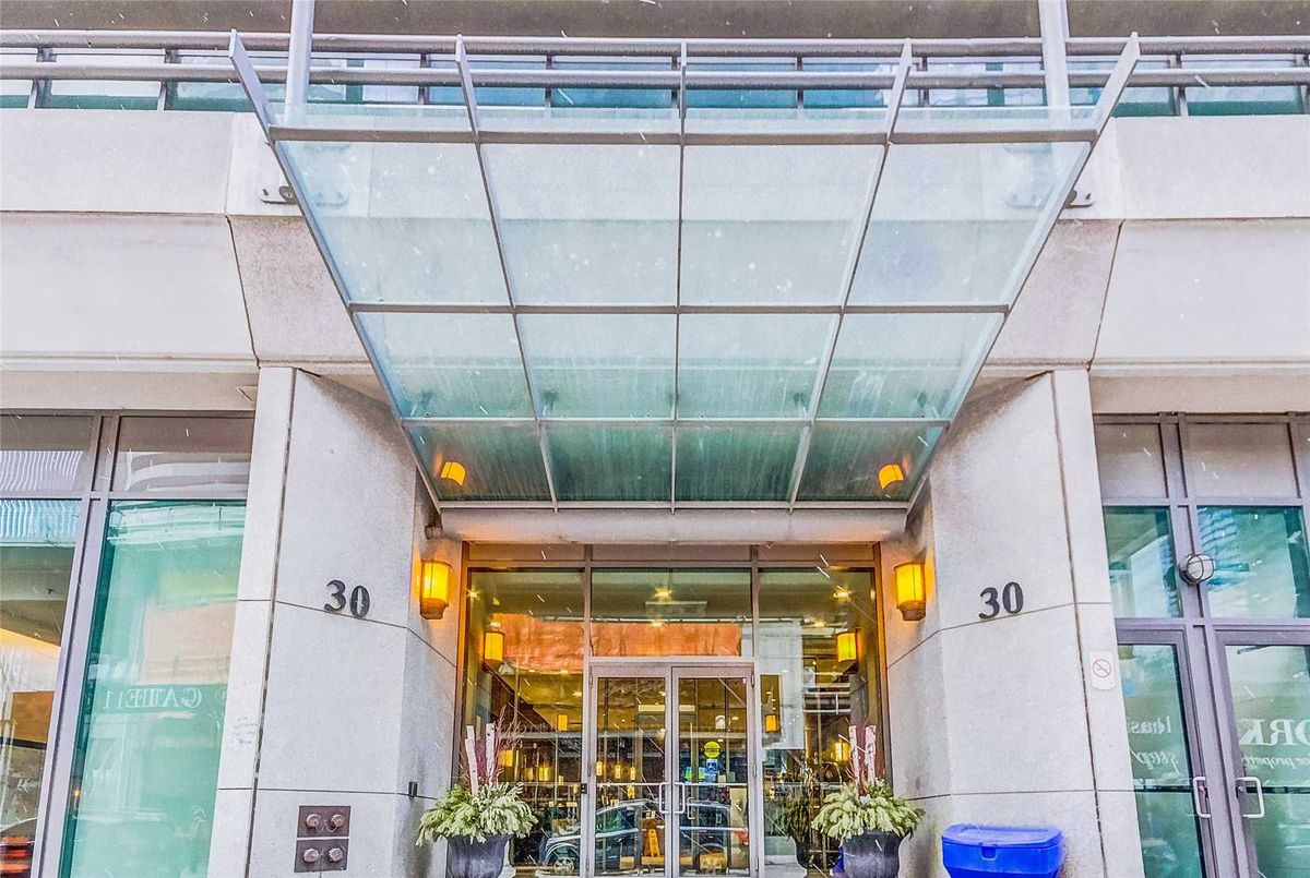 30 Grand Trunk Crescent Toronto 30 Grand Trunk Crescent Toronto