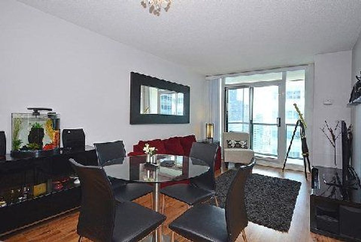30 Grand Trunk Crescent Toronto 30 Grand Trunk Crescent Toronto