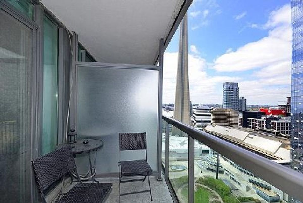 30 Grand Trunk Crescent Toronto 30 Grand Trunk Crescent Toronto
