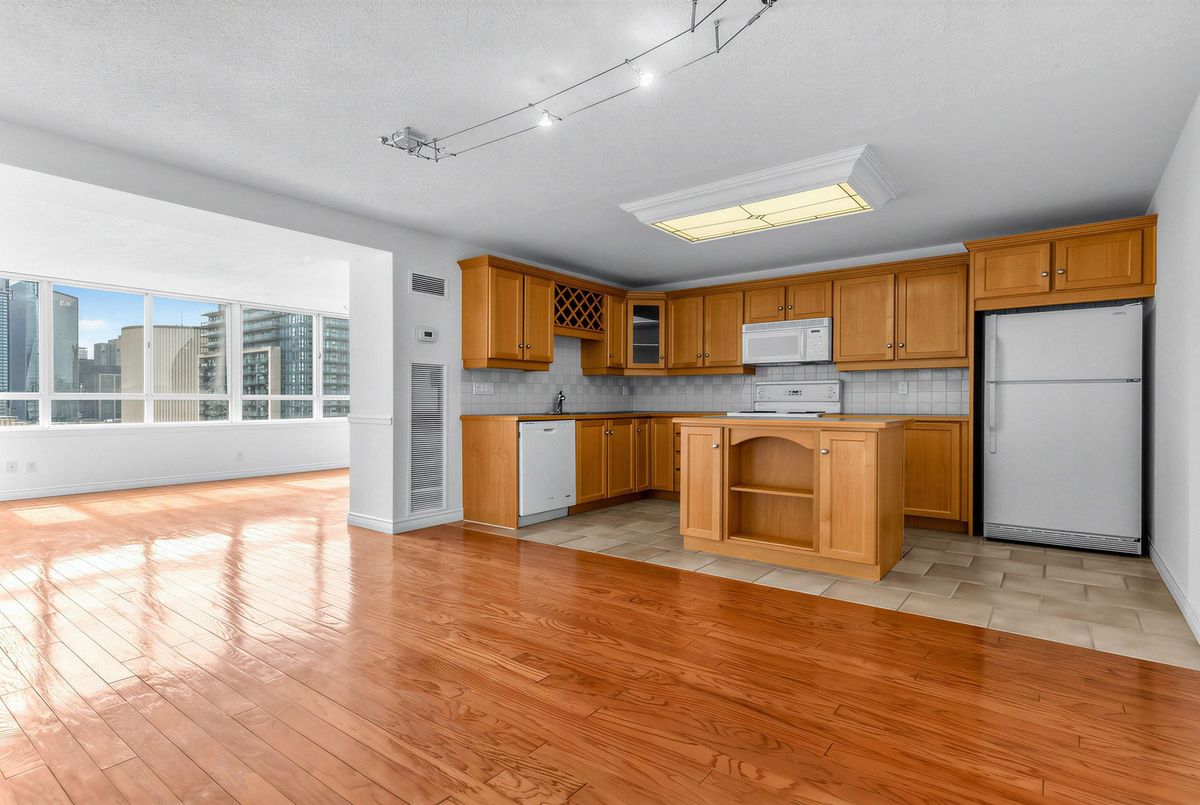 633 Bay Street Toronto 633 Bay Street Toronto