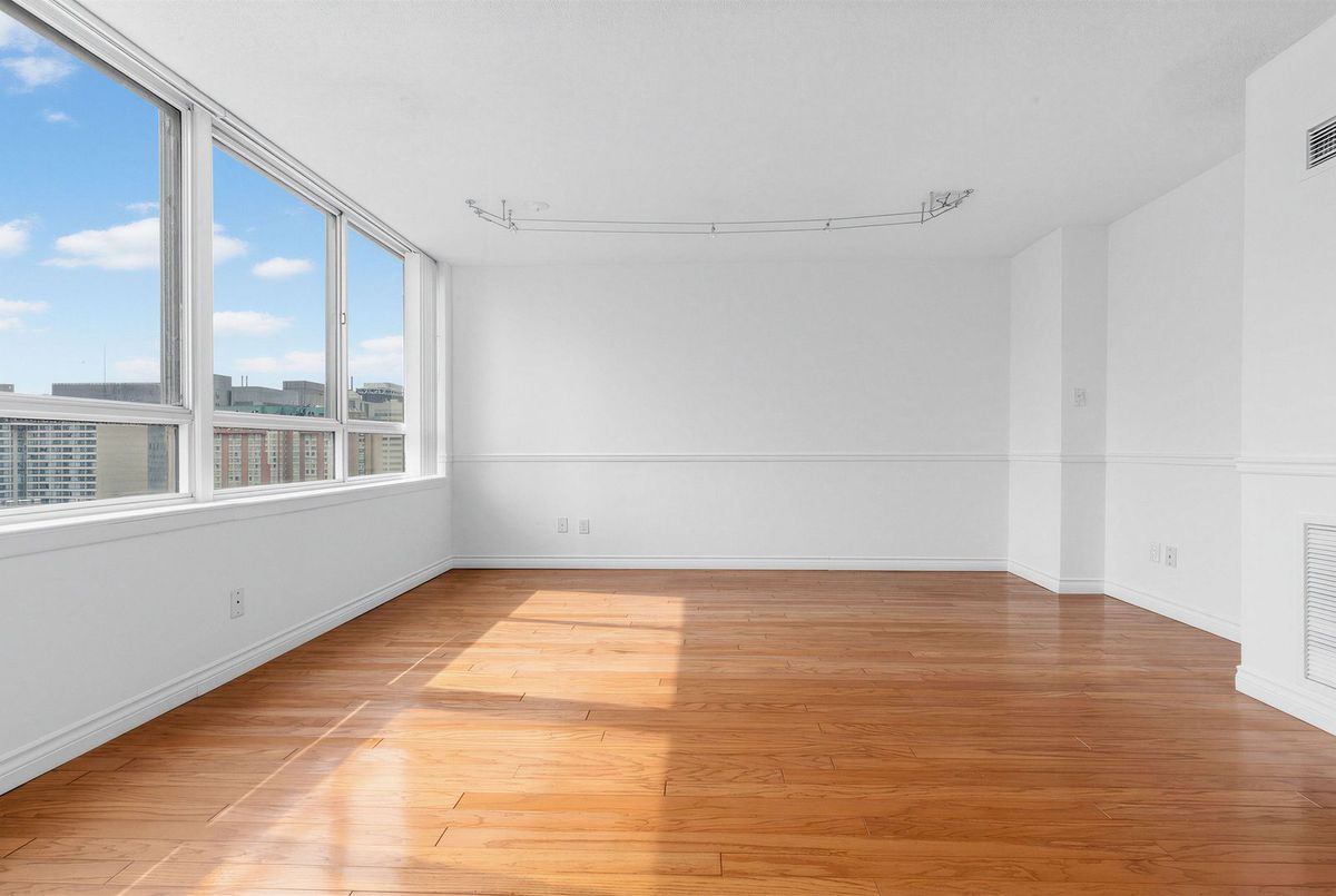 633 Bay Street Toronto 633 Bay Street Toronto