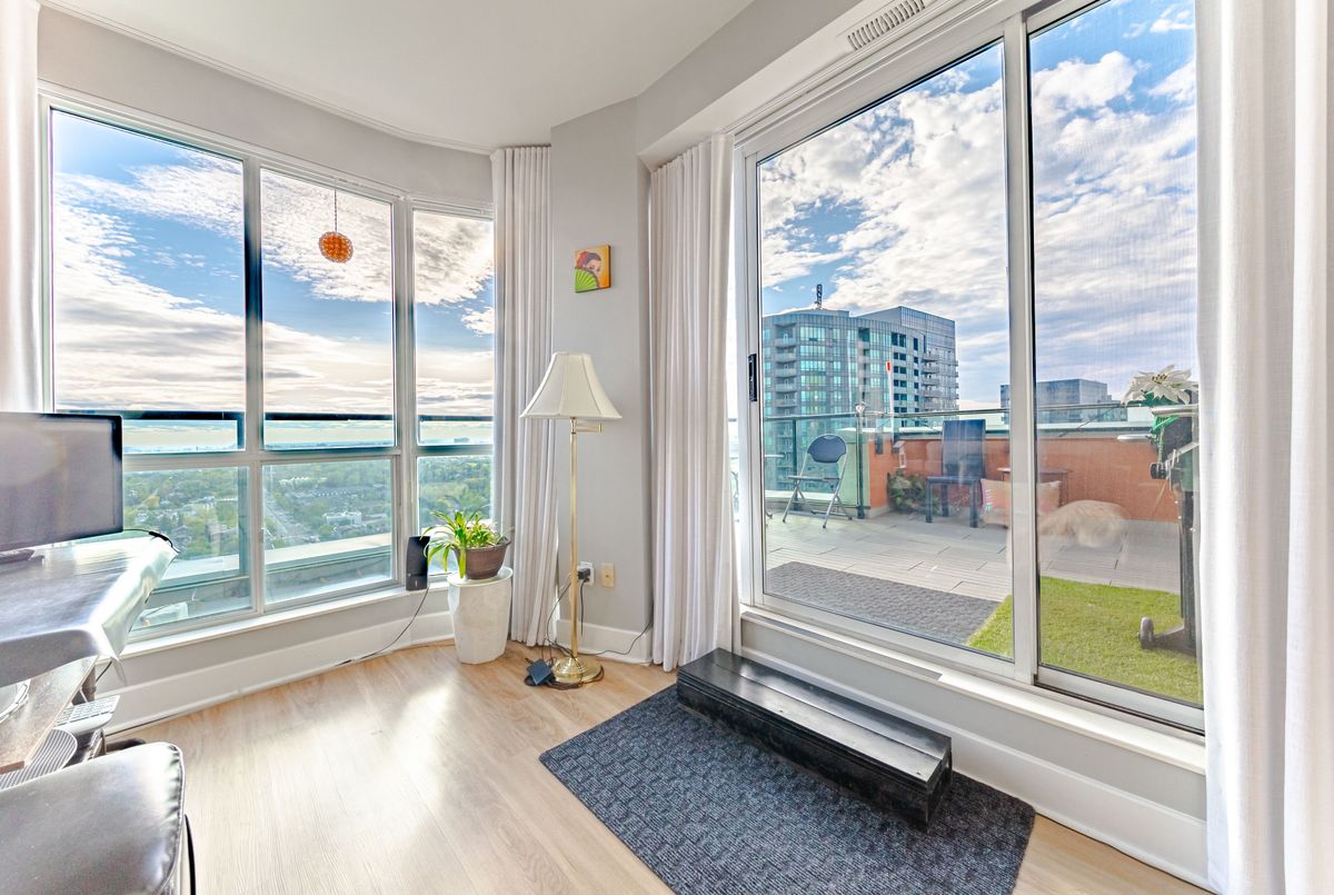 7 Lorraine Drive Toronto 7 Lorraine Drive Toronto