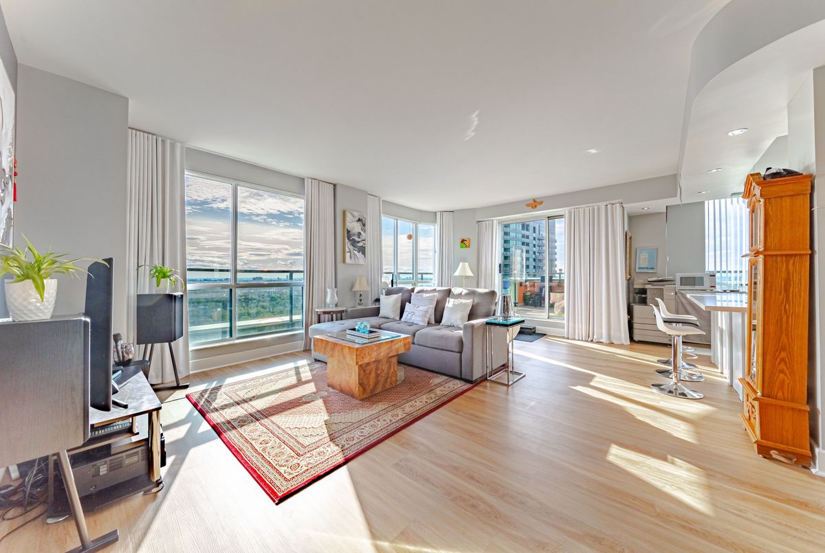 7 Lorraine Drive Toronto 7 Lorraine Drive Toronto