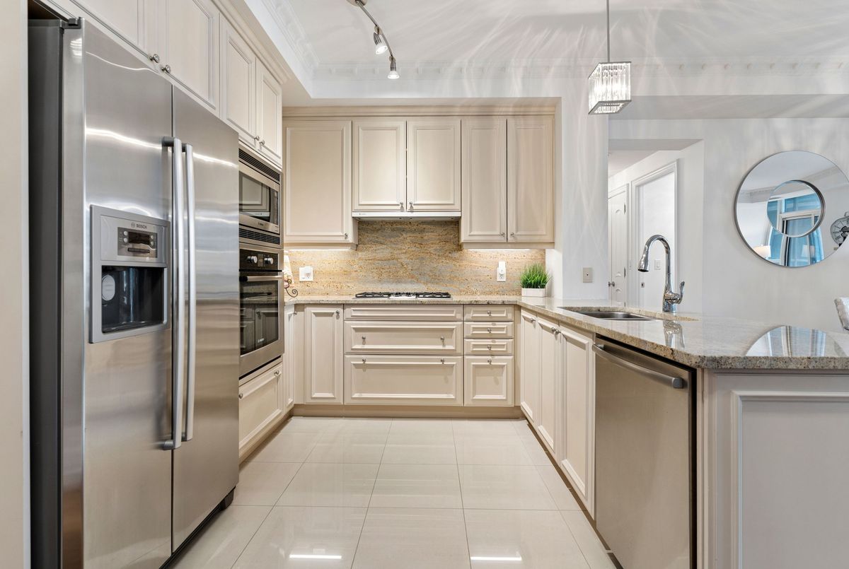 16 Harbour Street Toronto 16 Harbour Street Toronto