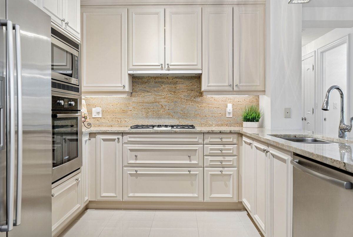 16 Harbour Street Toronto 16 Harbour Street Toronto