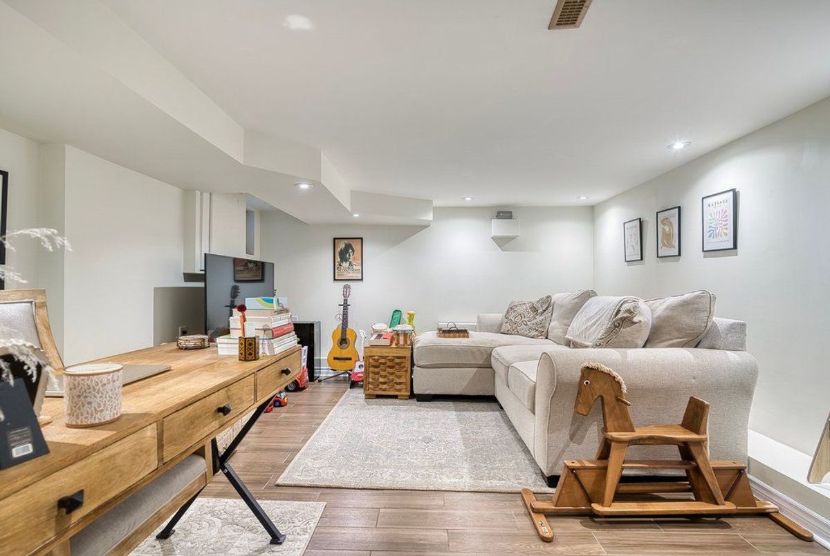 554 Balliol Street Toronto 554 Balliol Street Toronto