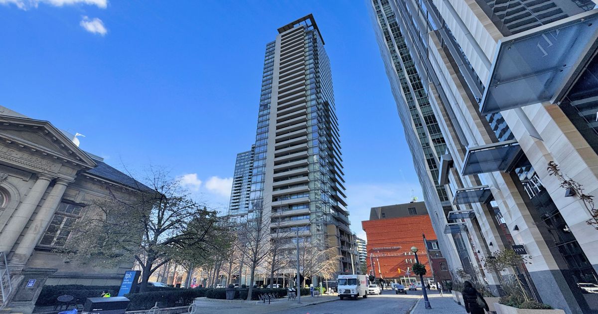 18 Yorkville Avenue Toronto
