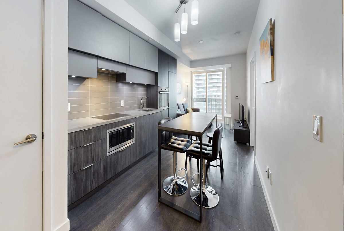 8 Eglinton Avenue E Toronto 8 Eglinton Avenue E Toronto