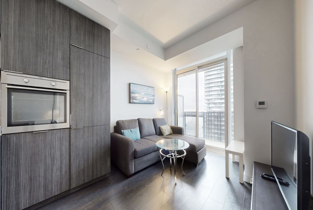 8 Eglinton Avenue E Toronto 8 Eglinton Avenue E Toronto