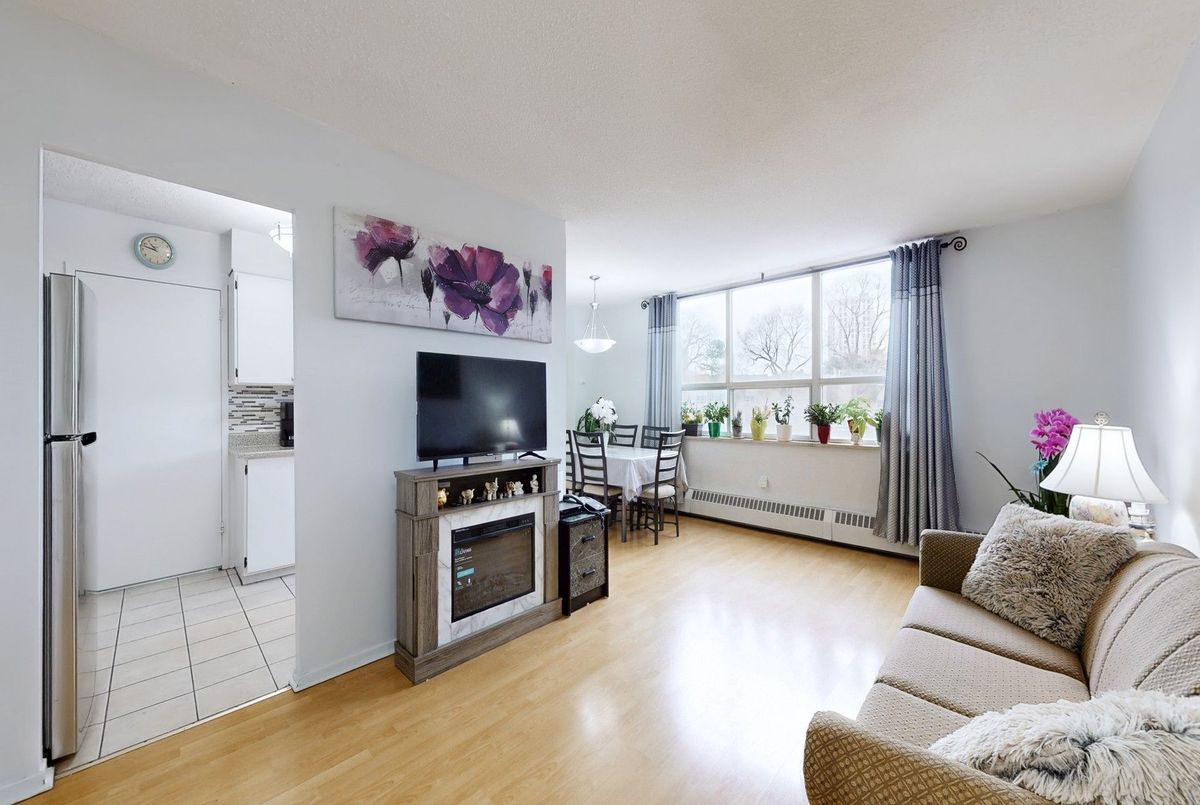 5 Parkway Forest Drive Toronto 5 Parkway Forest Drive Toronto